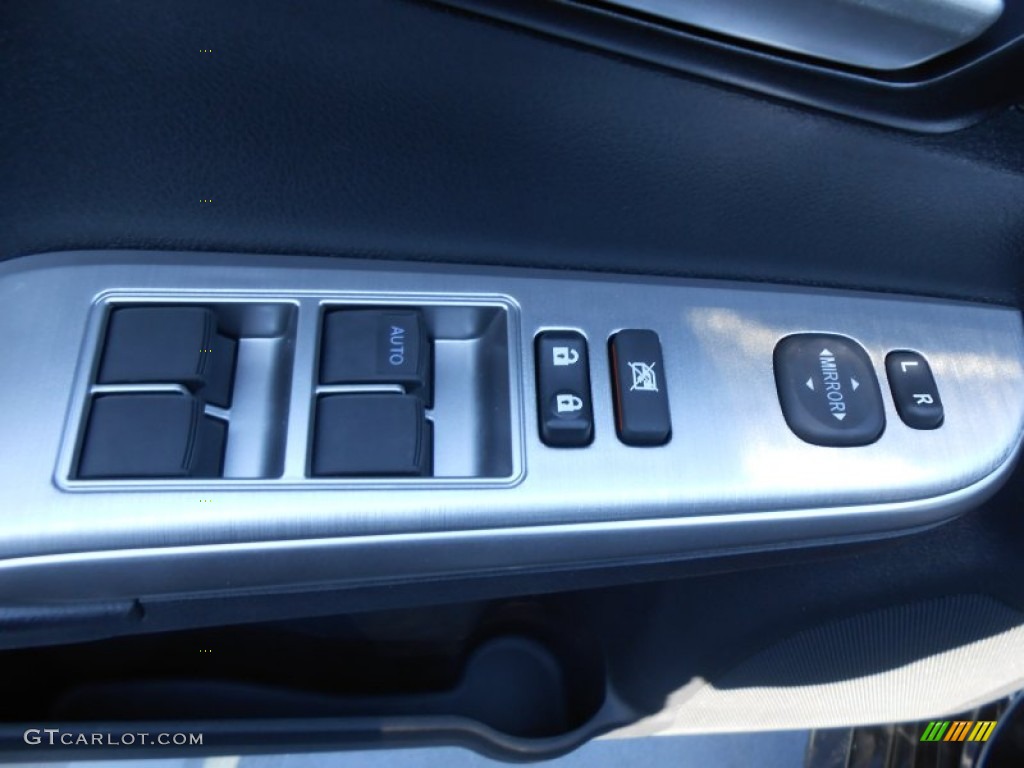 2013 Camry SE - Attitude Black Metallic / Black photo #23
