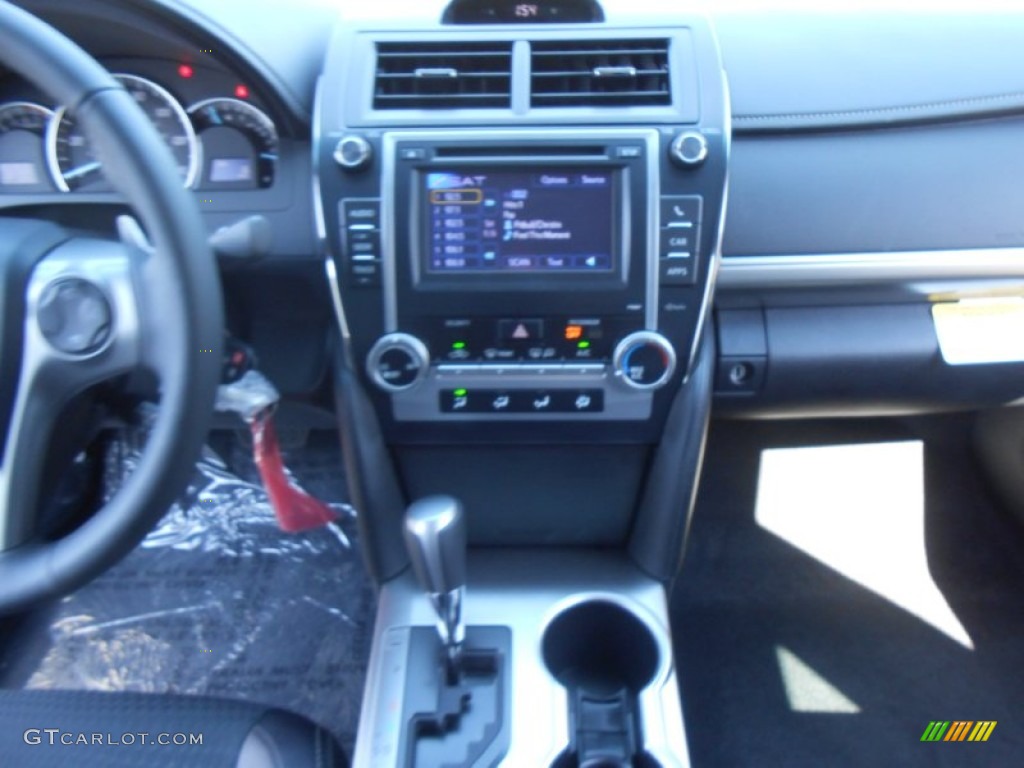2013 Camry SE - Attitude Black Metallic / Black photo #28