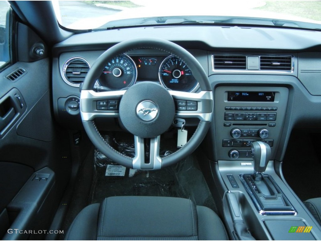 2014 Ford Mustang V6 Coupe Charcoal Black Dashboard Photo #77256404