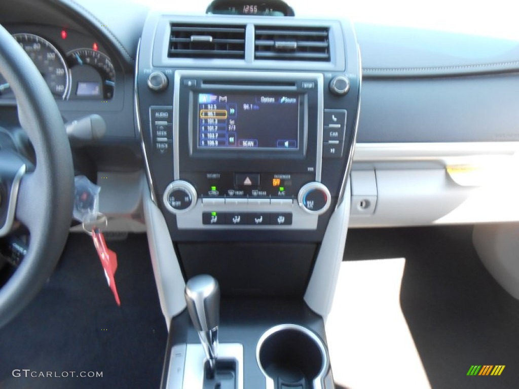 2013 Camry LE - Classic Silver Metallic / Ash photo #27