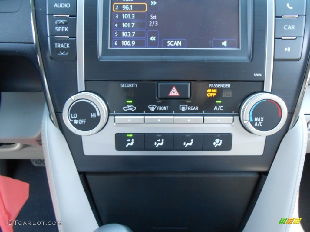 2013 Camry LE - Classic Silver Metallic / Ash photo #29