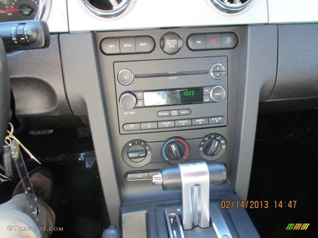 2008 Ford Mustang GT Deluxe Coupe Controls Photo #77263510