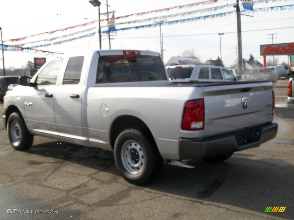 2009 Ram 1500 ST Quad Cab 4x4 - Bright Silver Metallic / Dark Slate/Medium Graystone photo #3