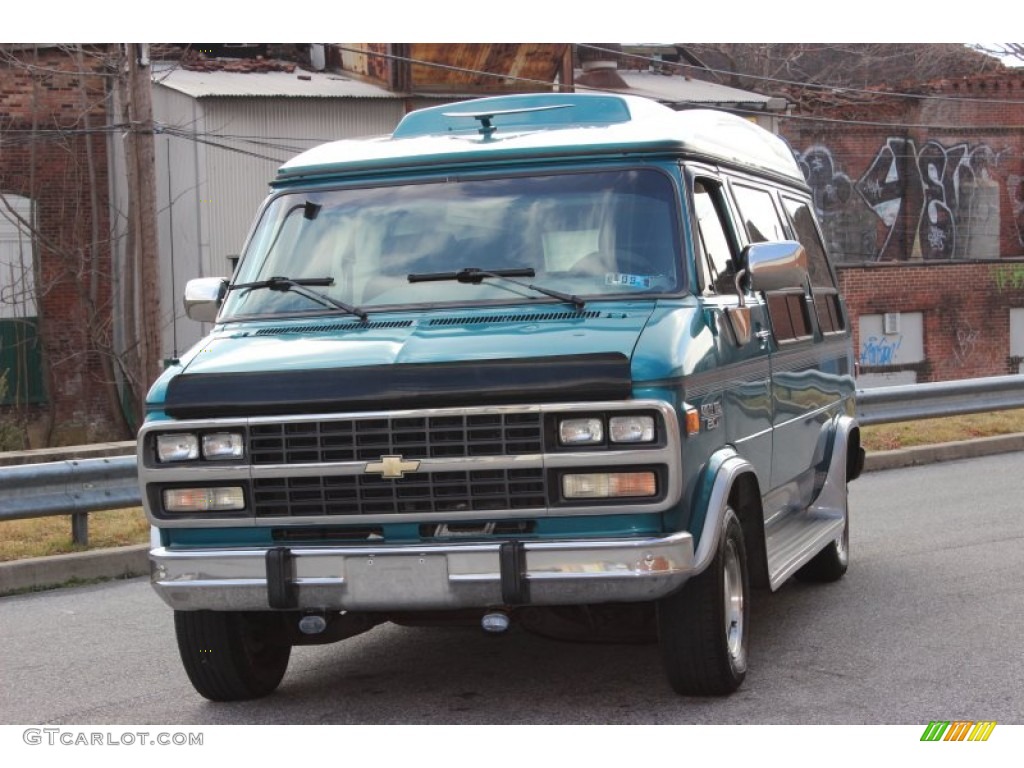 1995 Chevy Van G20 Passenger Conversion - Emerald Green Metallic / Gray photo #11