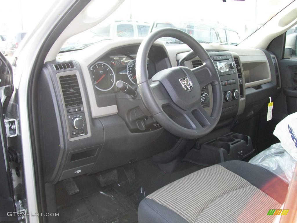 2009 Ram 1500 ST Quad Cab 4x4 - Bright Silver Metallic / Dark Slate/Medium Graystone photo #13