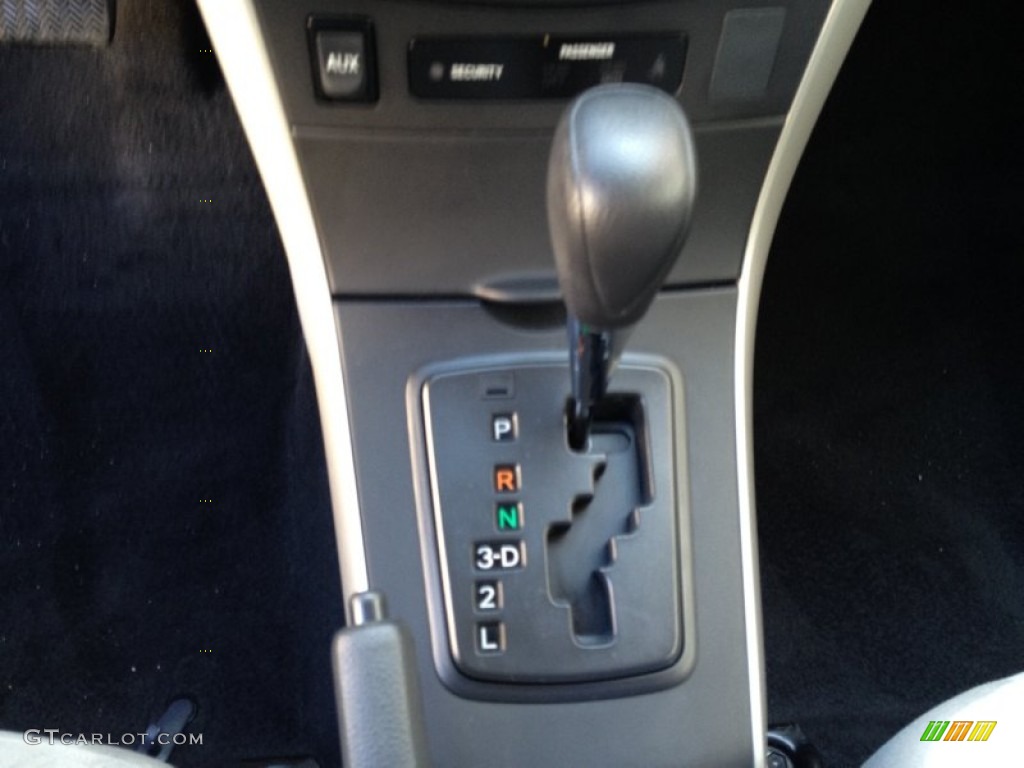 2009 Toyota Corolla LE Transmission Photos