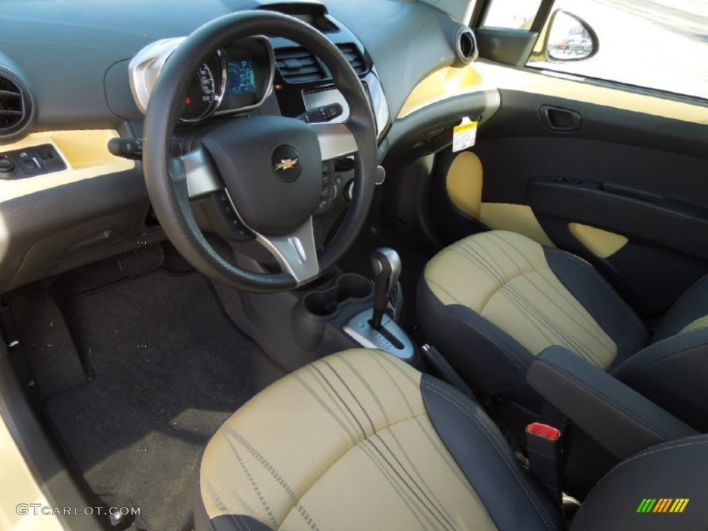 Yellow/Yellow Interior 2013 Chevrolet Spark LT Photo #77269217