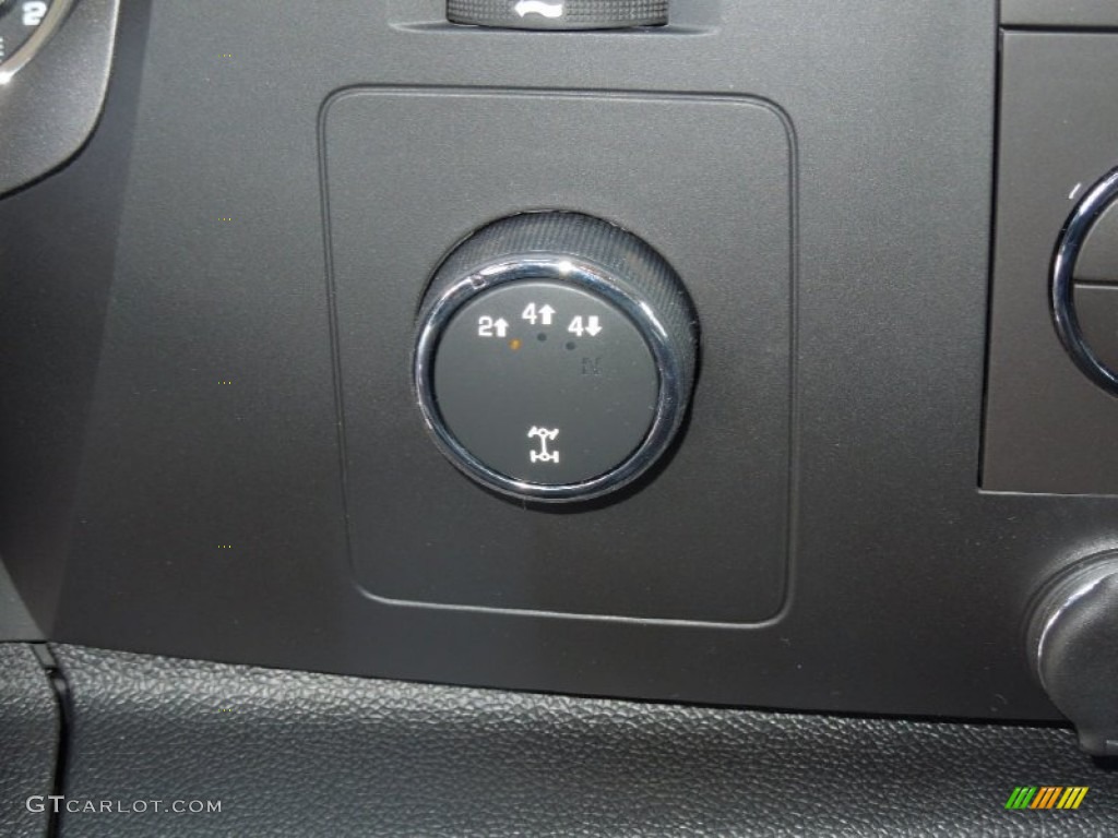 2013 Chevrolet Silverado 3500HD LT Extended Cab 4x4 Controls Photo #77269469