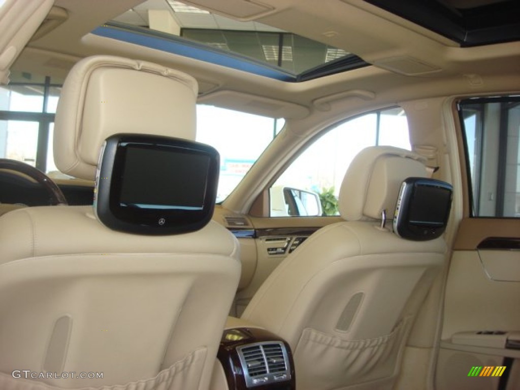 2012 Mercedes-Benz S 550 Sedan Entertainment System Photos