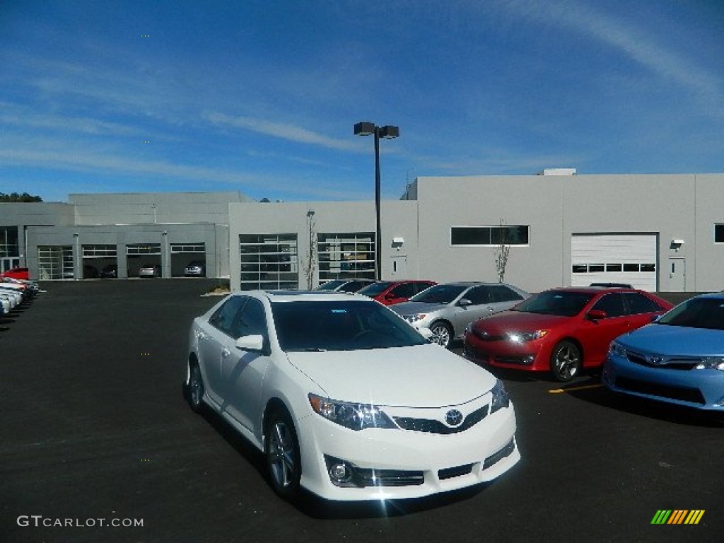 2013 Camry SE - Super White / Black/Ash photo #1