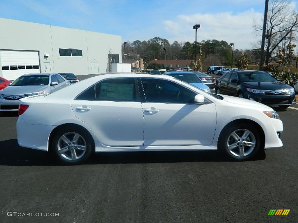 2013 Camry SE - Super White / Black/Ash photo #2