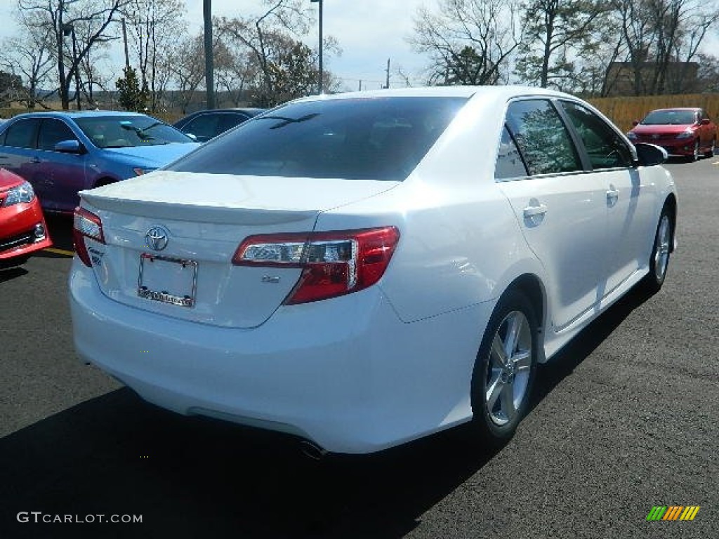 2013 Camry SE - Super White / Black/Ash photo #3