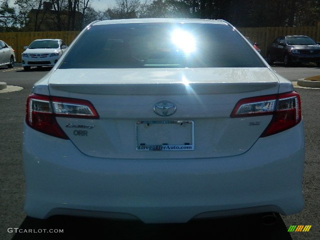 2013 Camry SE - Super White / Black/Ash photo #4