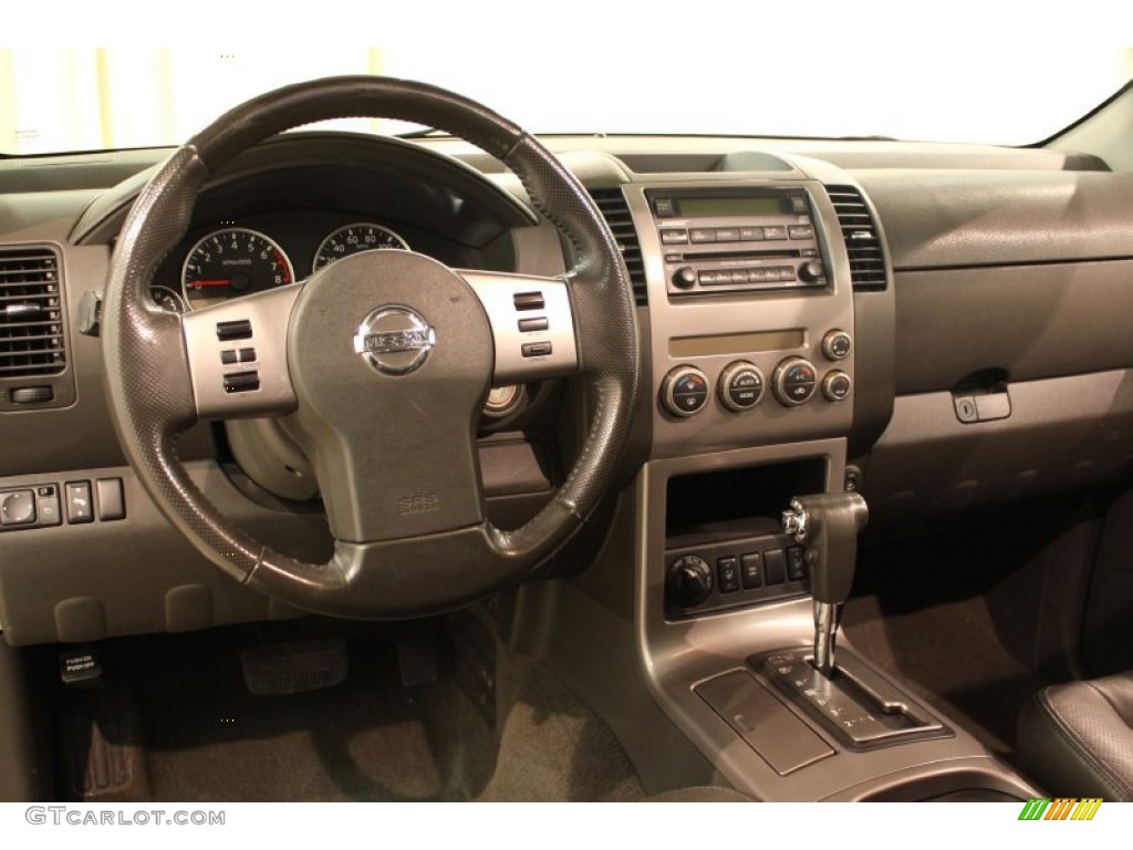 2007 Nissan Pathfinder SE 4x4 Dashboard Photos