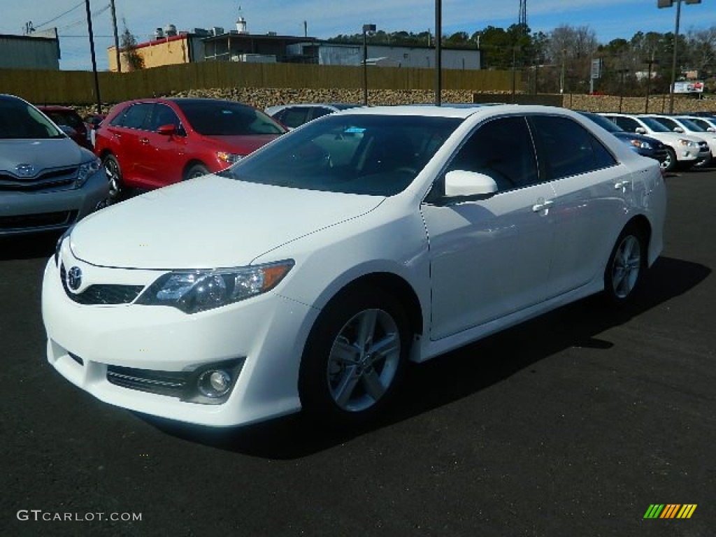 2013 Camry SE - Super White / Black/Ash photo #7