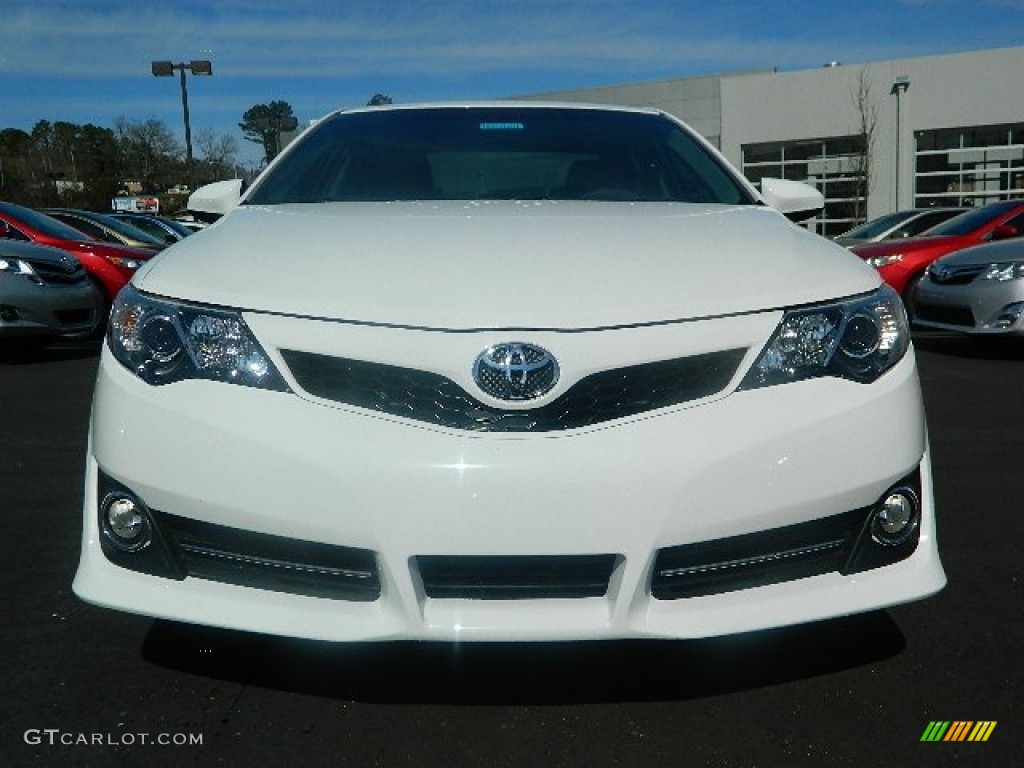 2013 Camry SE - Super White / Black/Ash photo #8