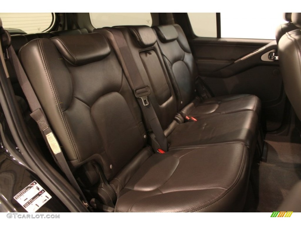 2007 Nissan Pathfinder SE 4x4 Rear Seat Photo #77272871