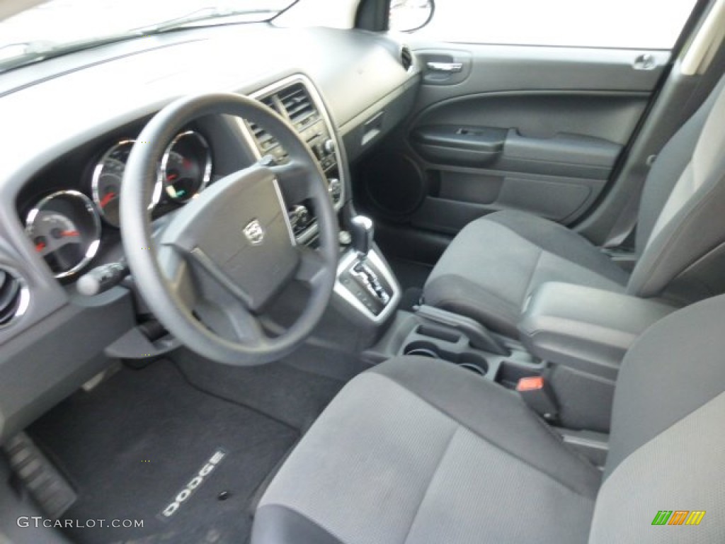 2010 Caliber SXT - Optic Green Metallic / Dark Slate Gray photo #16