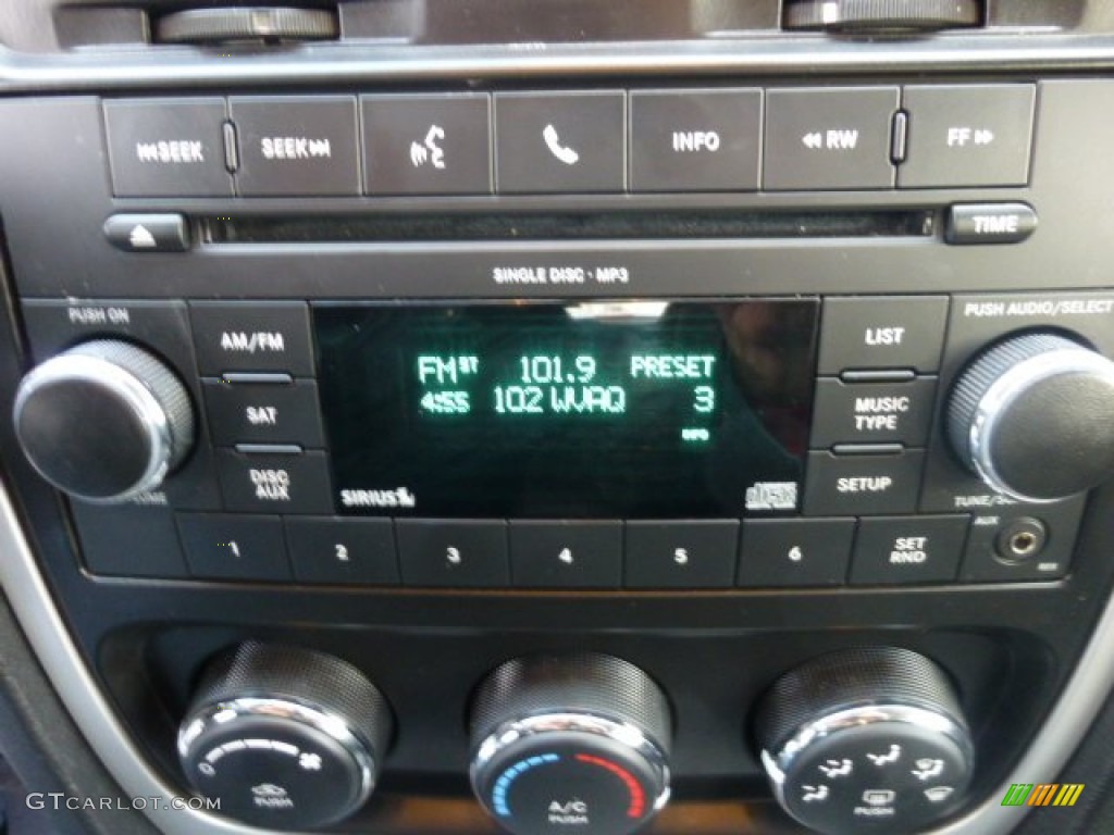 2010 Caliber SXT - Optic Green Metallic / Dark Slate Gray photo #19