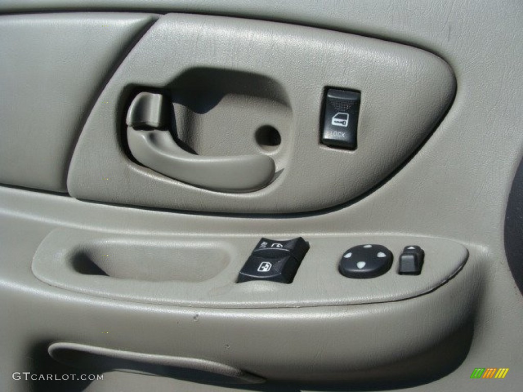 2004 Chevrolet Monte Carlo SS Controls Photo #77280050