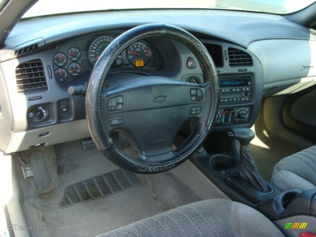 Medium Gray Interior 2004 Chevrolet Monte Carlo SS Photo #77280071