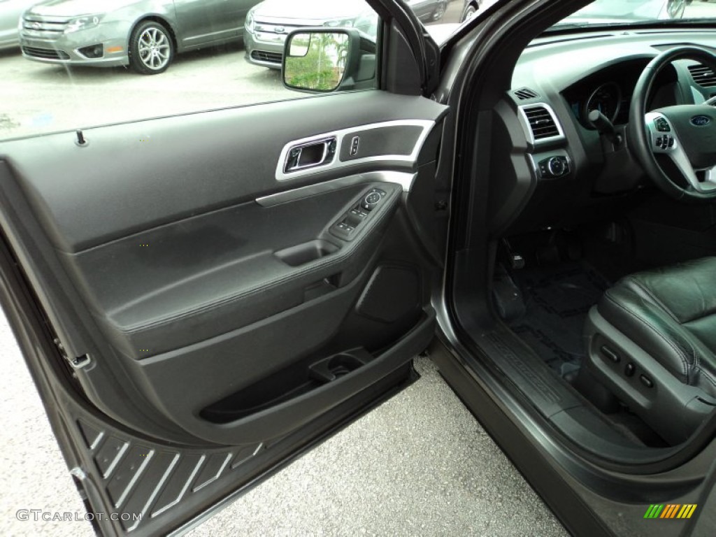 2011 Ford Explorer XLT Door Panel Photos