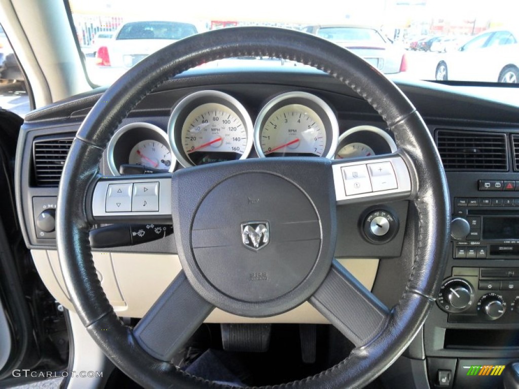 2005 Dodge Magnum R/T Steering Wheel Photos
