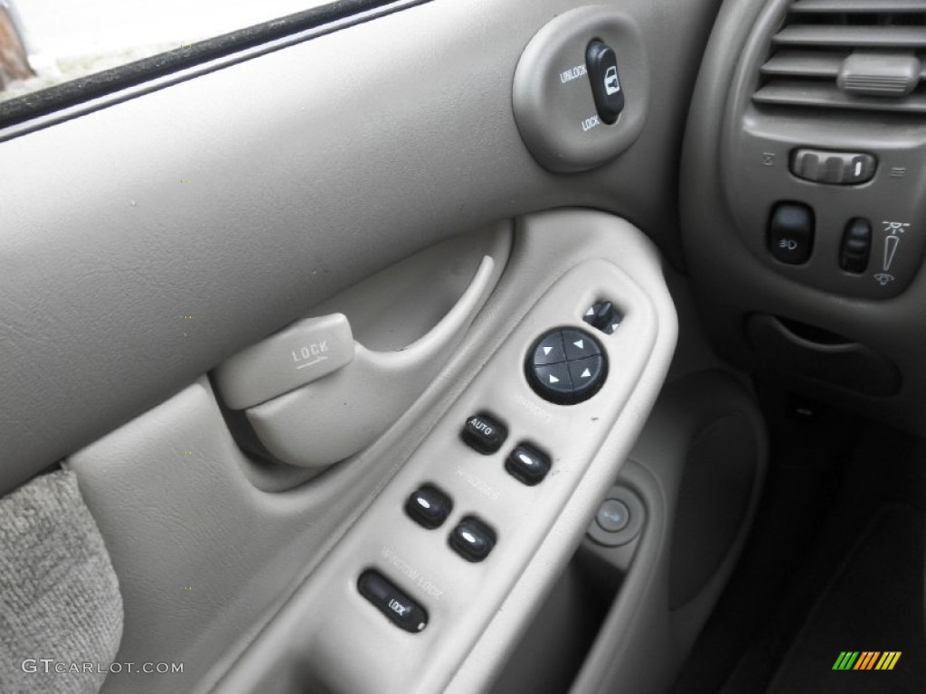 2003 Alero GL Sedan - Sandstone Metallic / Neutral photo #14