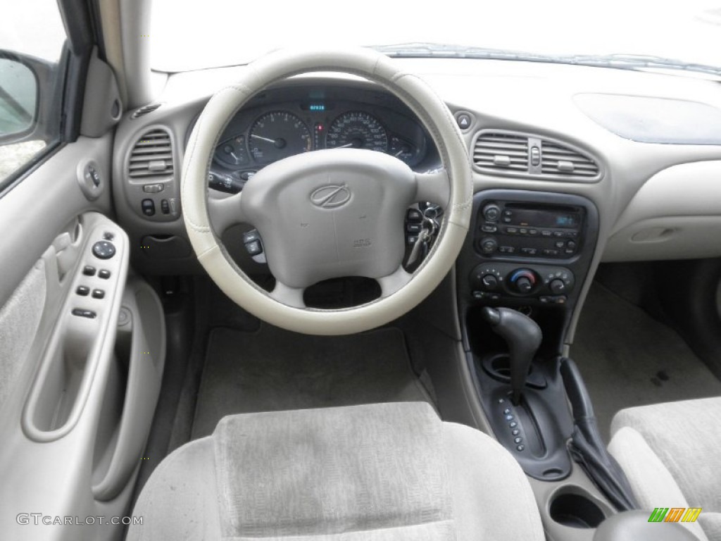 2003 Alero GL Sedan - Sandstone Metallic / Neutral photo #15