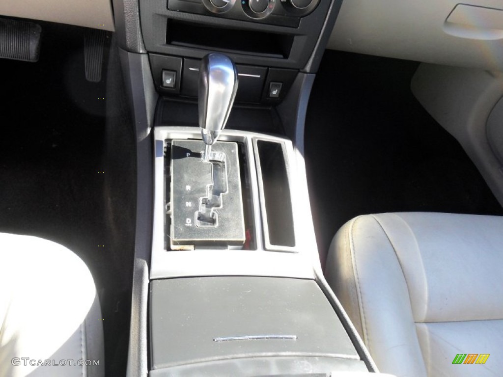 2005 Dodge Magnum R/T Transmission Photos