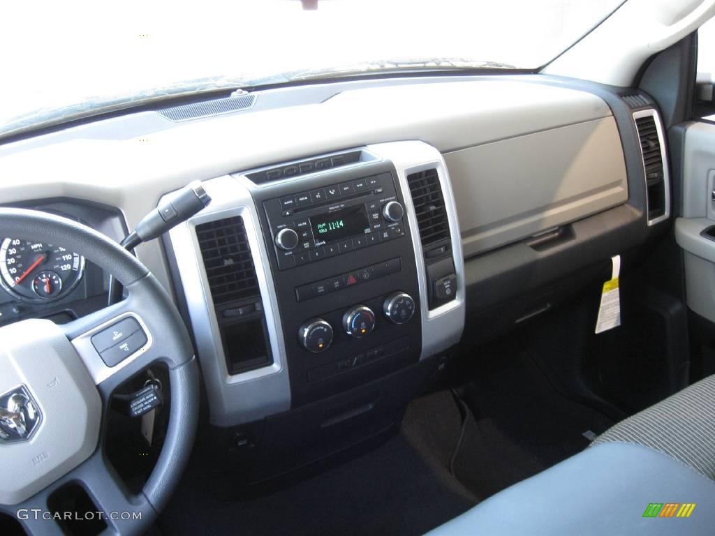 2009 Ram 1500 SLT Quad Cab - Brilliant Black Crystal Pearl / Dark Slate/Medium Graystone photo #10