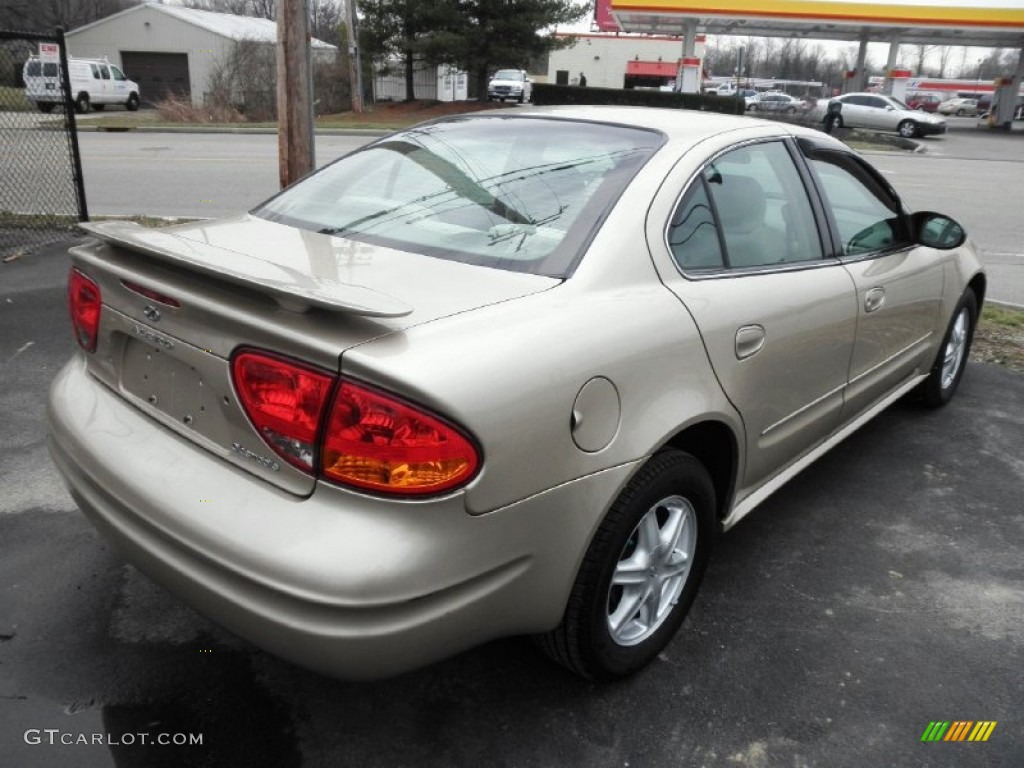 2003 Alero GL Sedan - Sandstone Metallic / Neutral photo #23