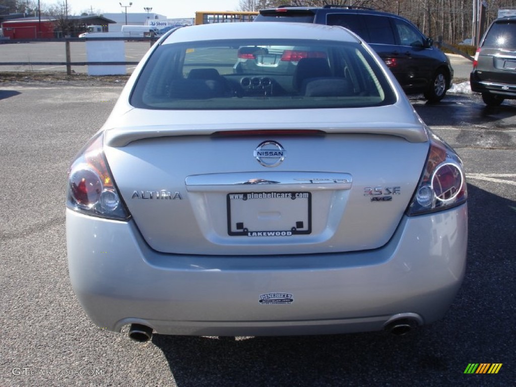 2008 Altima 3.5 SE - Radiant Silver Metallic / Charcoal photo #5