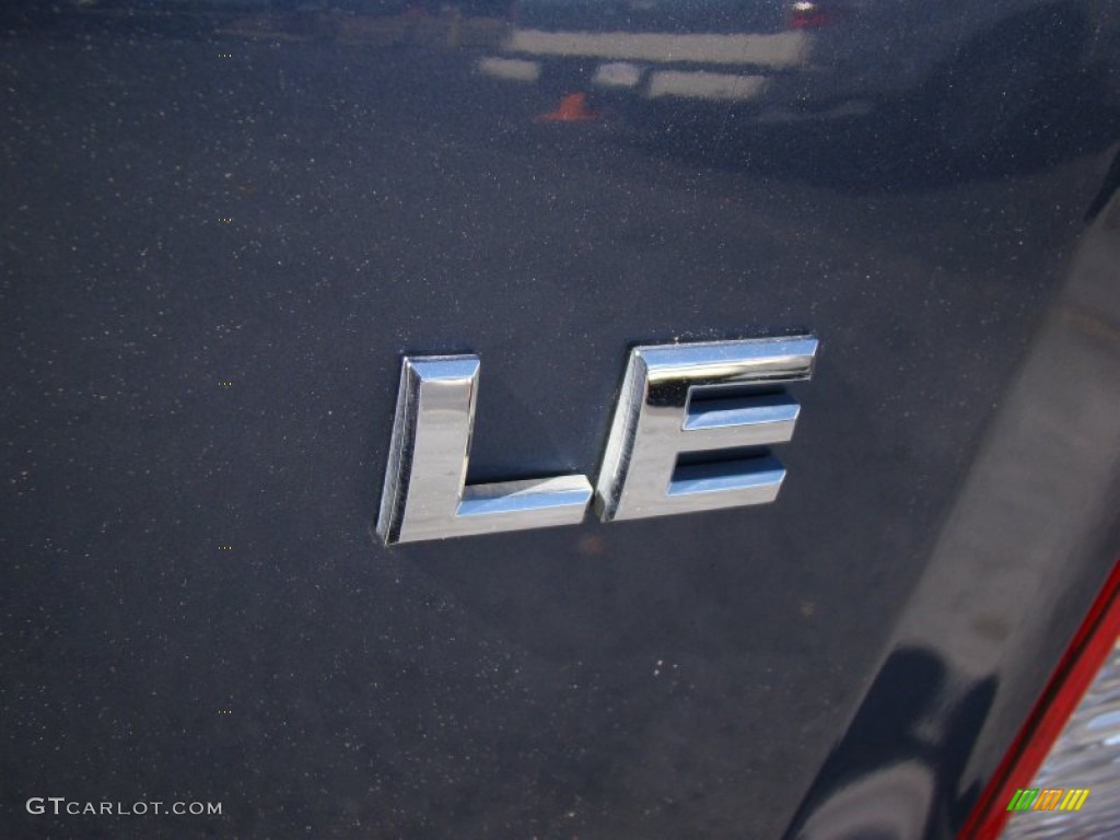 2008 Nissan Pathfinder LE Marks and Logos Photos