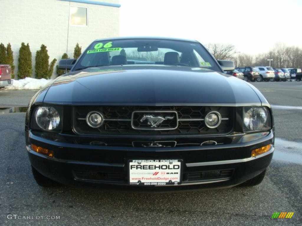 2006 Mustang V6 Premium Coupe - Black / Dark Charcoal photo #2