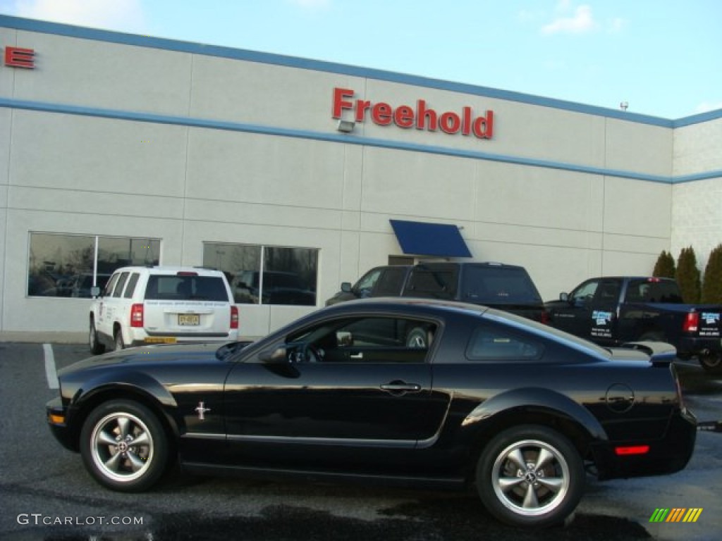 2006 Mustang V6 Premium Coupe - Black / Dark Charcoal photo #3