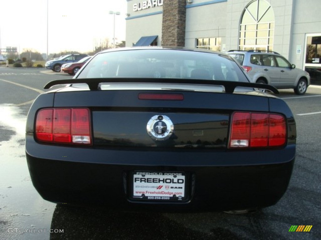 2006 Mustang V6 Premium Coupe - Black / Dark Charcoal photo #5
