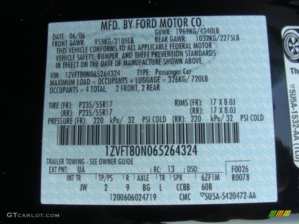 2006 Mustang V6 Premium Coupe - Black / Dark Charcoal photo #15