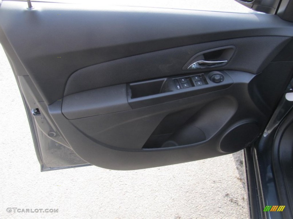 2013 Chevrolet Cruze LT Jet Black Door Panel Photo #77295855