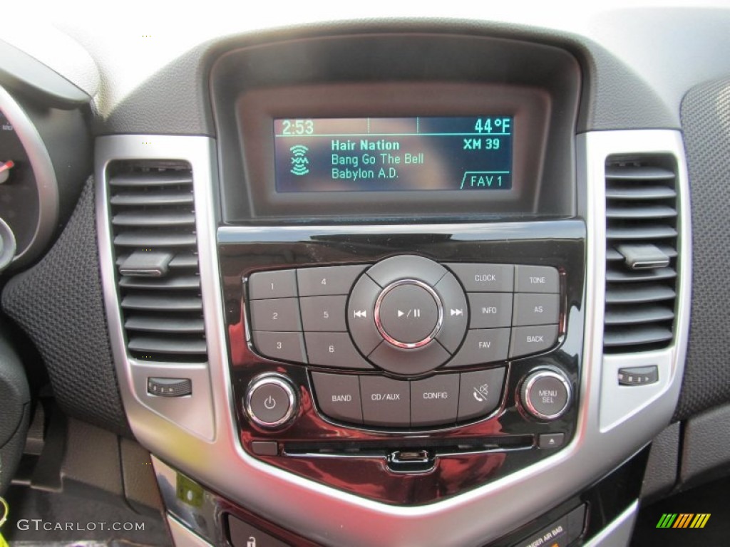 2013 Chevrolet Cruze LT Controls Photo #77295949