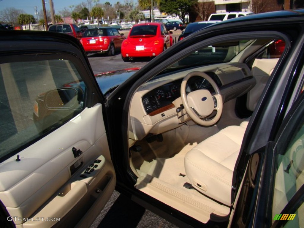 2006 Crown Victoria LX - Black / Charcoal Black photo #9