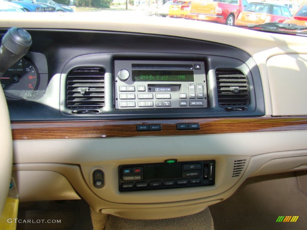 2006 Crown Victoria LX - Black / Charcoal Black photo #16