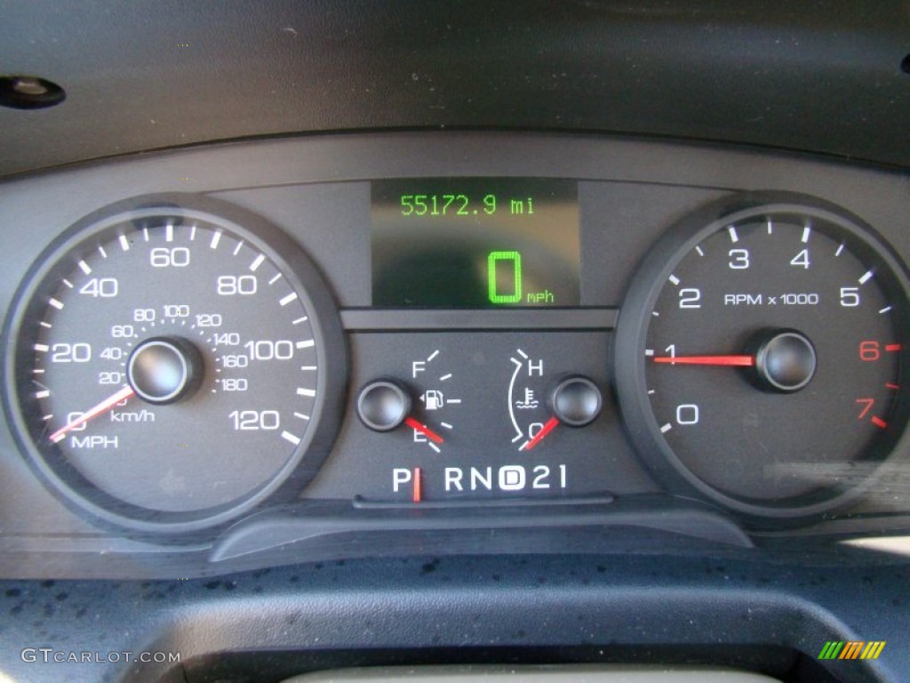 2006 Ford Crown Victoria LX Gauges Photo #77296324