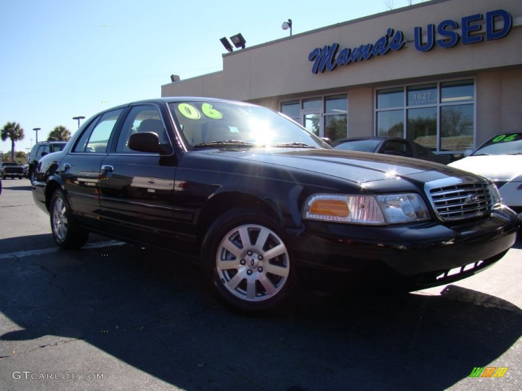 2006 Crown Victoria LX - Black / Charcoal Black photo #24