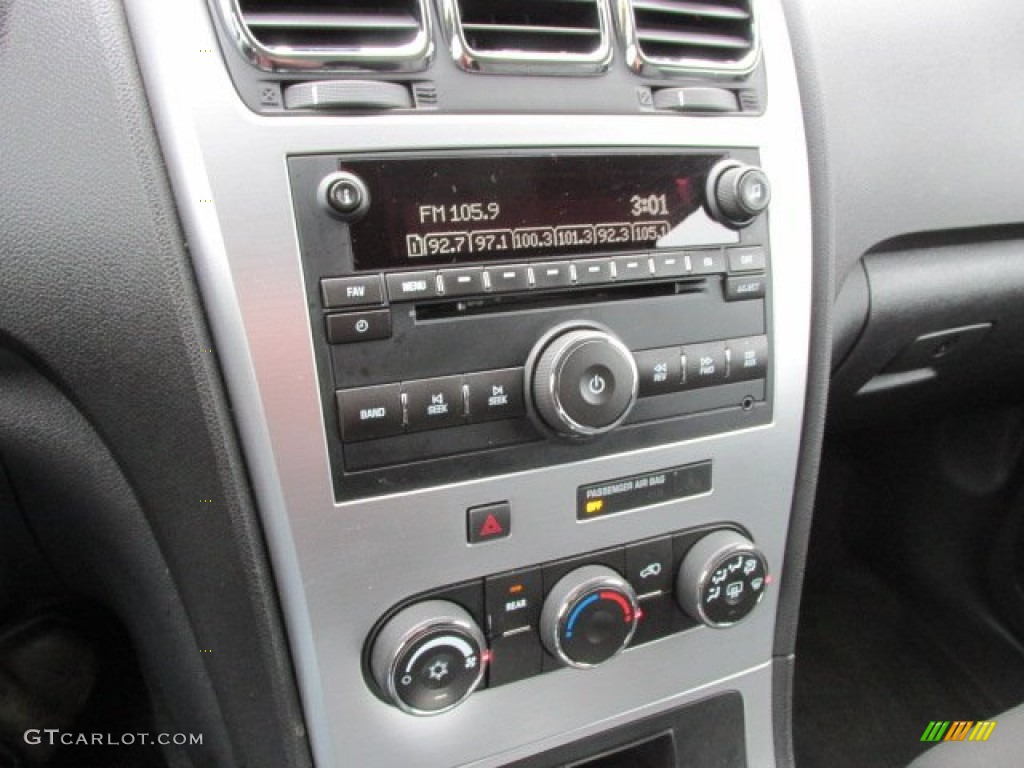 2009 GMC Acadia SLE AWD Controls Photo #77297023
