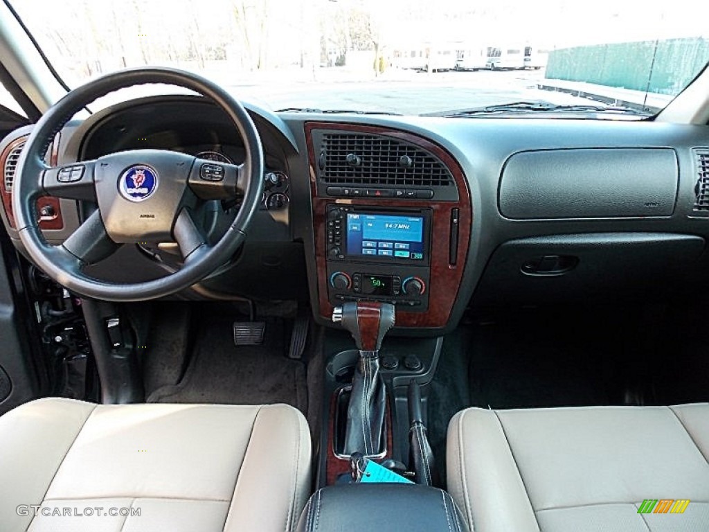 2009 Saab 9-7X 5.3i AWD Desert Sand Dashboard Photo #77297370