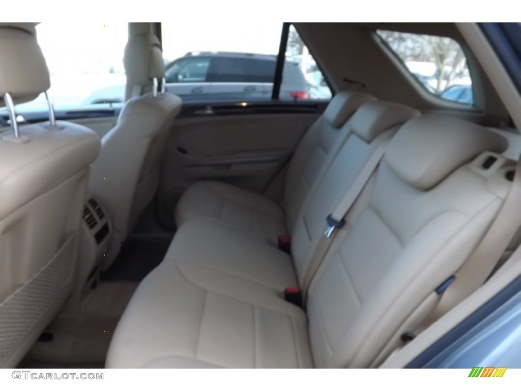 2010 Mercedes-Benz ML 350 BlueTEC 4Matic Rear Seat Photos