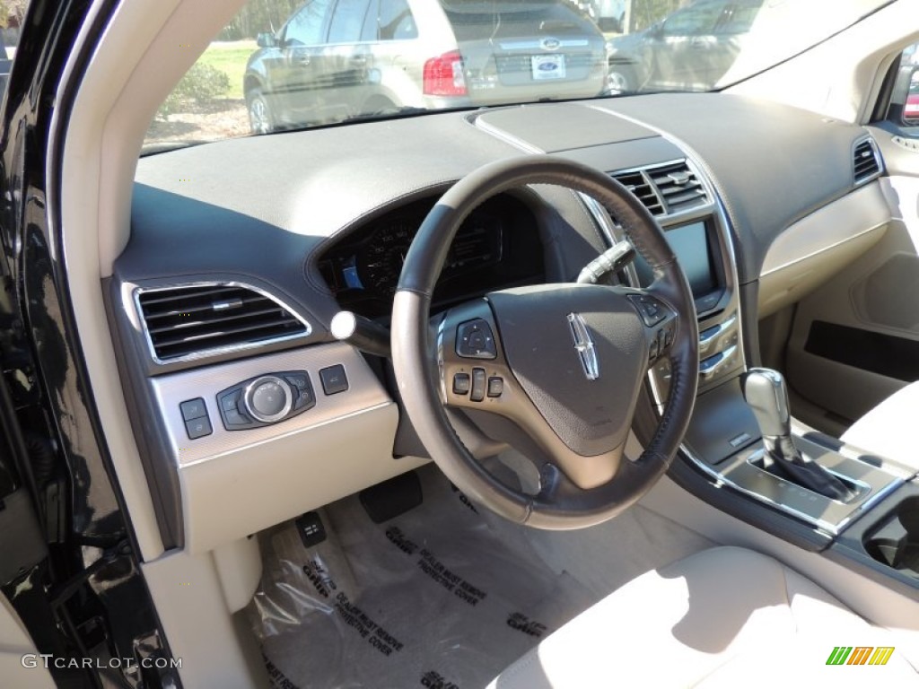 Medium Light Stone Interior 2013 Lincoln MKX FWD Photo #77300163