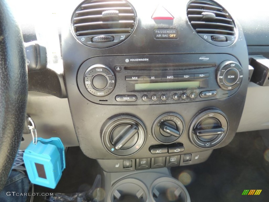 2005 Volkswagen New Beetle GLS 1.8T Convertible Controls Photo #77301125