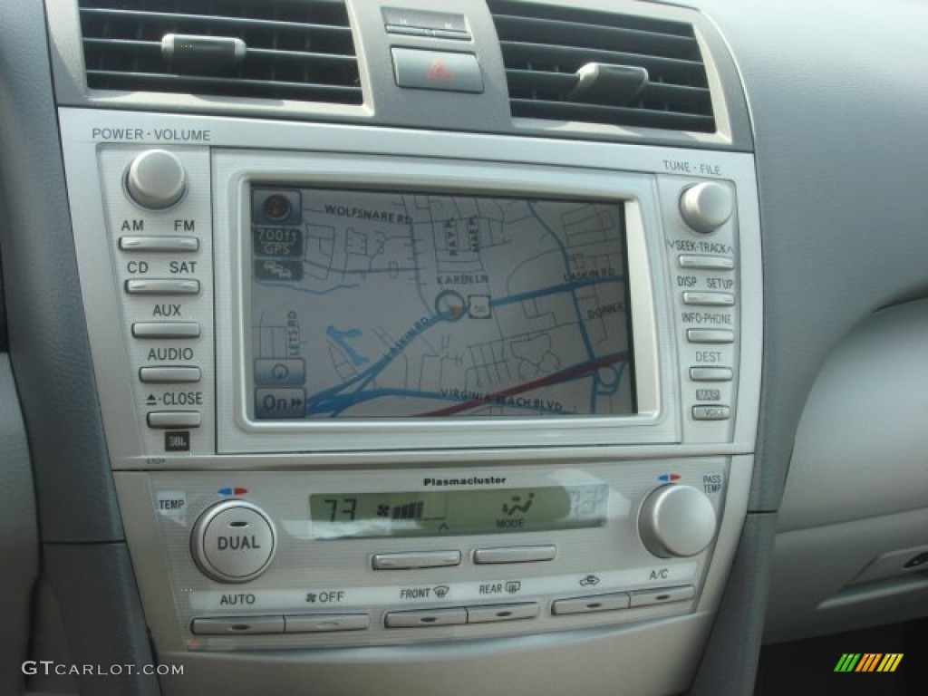 2011 Toyota Camry Hybrid Navigation Photos